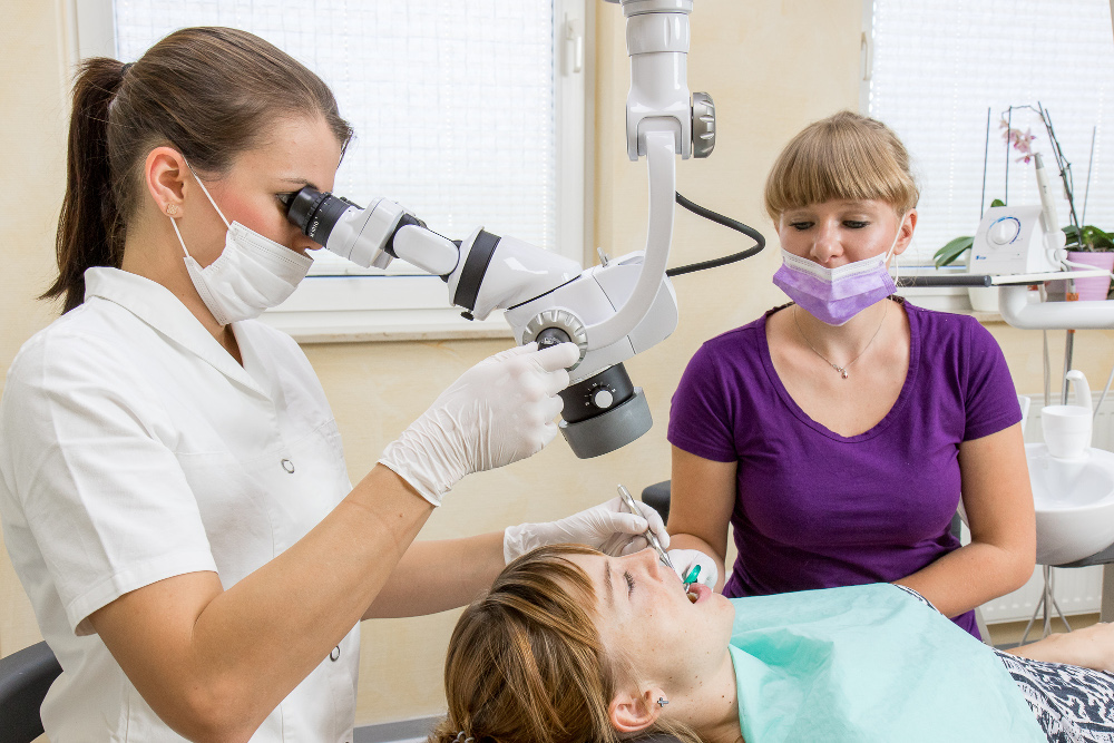 Mikroskopie – modernste Technik in der Zahnarztpraxis